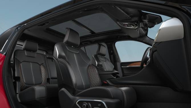 Jeep Grand Cherokee - Interior